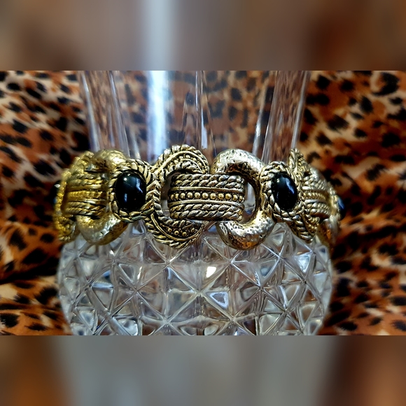 Gold Metal bracelet - Picture 3 of 4